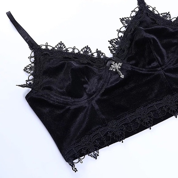 Black velvet cross lace trim crop top - Picture 7 of 16